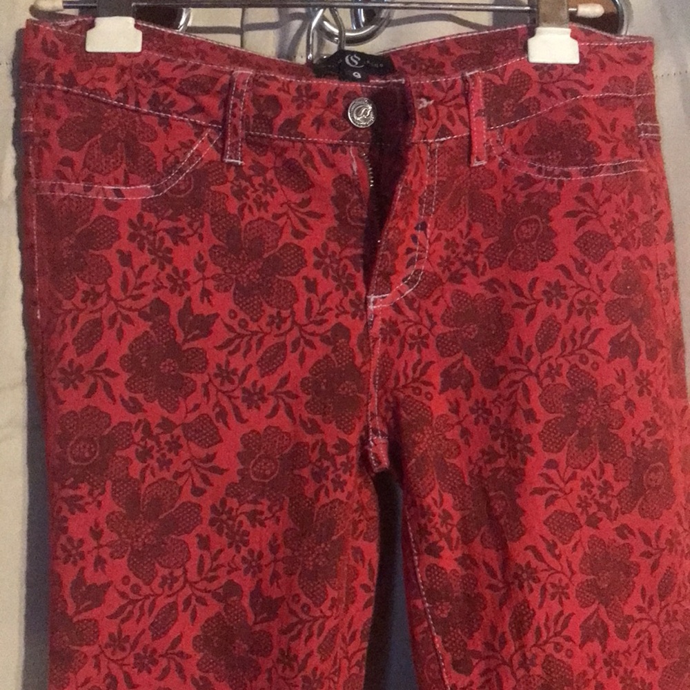 - Womans skinny jeans by cello jeans. Size 9 red with floral print - Picture 3 of 5